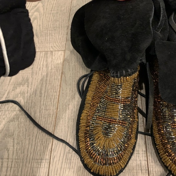 House of Harlow 1960 Moccasin Booties Beaded - Picture 8 of 10